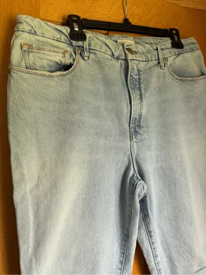 Good American The Weekender Straight Leg Raw Hem Jeans Light Wash Size 14/32 thumbnail 2