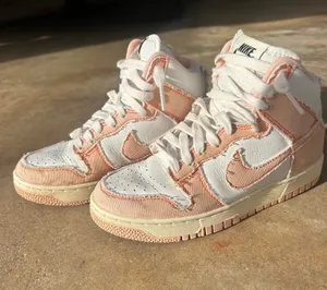 Women’s Nike Dunk High Sneakers thumbnail 1