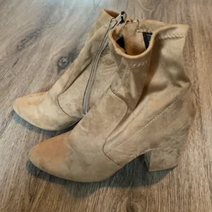 Madden Girl Heeled Boots Size 9.5 Medium thumbnail 3