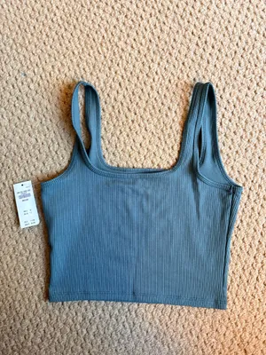 NWT Hollister Crop tank thumbnail 2