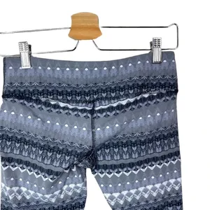 Alo Yoga Cropped Leggings Fair Isle‎ Geometric Print Stretch Gray Size Small thumbnail 6