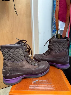 UGG Women’s Brown Insulated Lace-Up Boots- Trail Hiking - Traction Sole. Size: 8 thumbnail 6