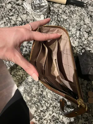 Michael Kors Wallet thumbnail 3