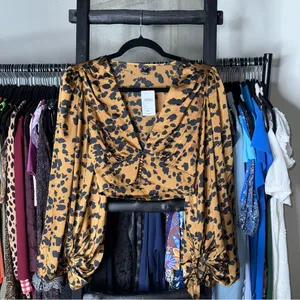 Windsor Chic Look Leopard Print Satin Puff Sleeve Crop Top Medium New NWT thumbnail 6