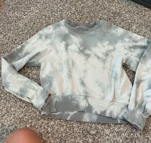 Lululemon crewneck thumbnail 1