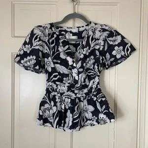 Anthropologie The Somerset FLATTERING Blouse Dark Floral Gray & Black, Size XXS thumbnail 8