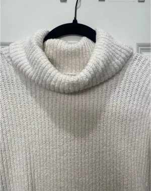 Old Navy Sweater thumbnail 3
