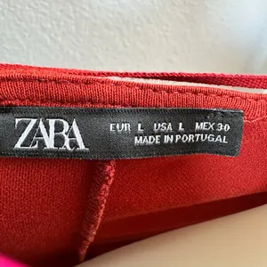 ZARA Rust Red V-Neck Maxi Dress With Pleated Front Detail & Short Sleeves thumbnail 7