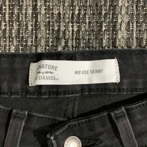 Levi's Mid Rise Skinny Jeans Black Size 6 thumbnail 3