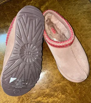 UGG Tasman II Slippers in Sand/Dark Cherry thumbnail 4