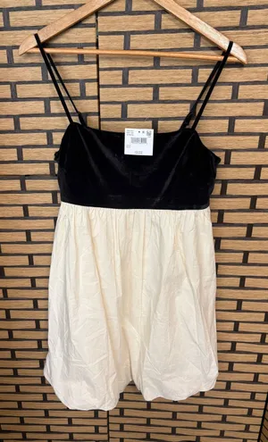 American‎ Eagle Cream And Black Bubble Hem Dress Size Medium thumbnail 1