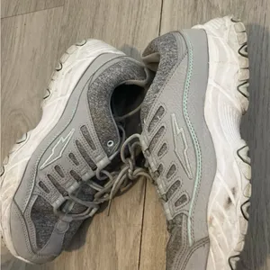 Gray Lace thumbnail 2
