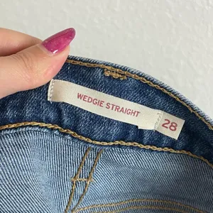 Levi’s | Wedgie Fit Straight Jean thumbnail 7