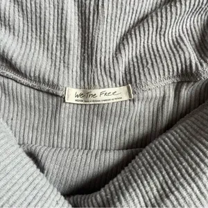 Free People - Snowbunny Off The Shoulder Top In Grey thumbnail 5