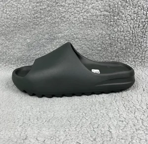 Adidas Yeezy Slide Onyx Size 7 thumbnail 2