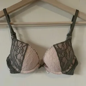 Victoria’s Secret Lace Push Up Bra 32b thumbnail 1