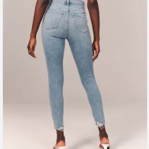 NEW Abercrombie & Fitch The Super Skinny‎ Ankle High Rise Jeans - Size 37/24 L thumbnail 4