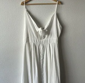 Chicme White Maxi Dress (unlined) thumbnail 3