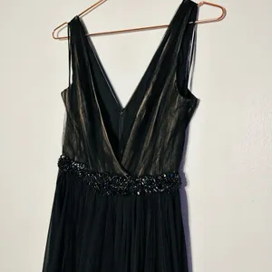Badgley Mischka Black pleated Tulle Chiffon V-neck Gown size 2 thumbnail 6