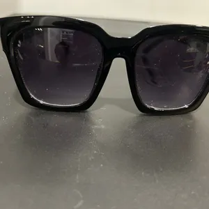 Stylish Black Sunglasses thumbnail 4