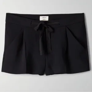 Aritzia Wilfred Exergue Short in Black, size 6 thumbnail 2