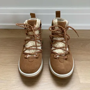 UGG Lakesider Heritage Suede Boots Women’s size 6 thumbnail 2
