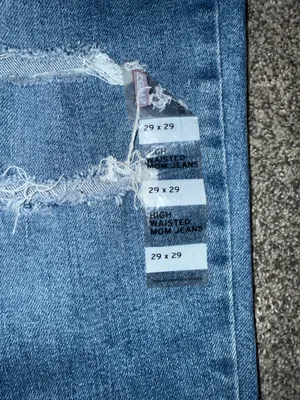 Levi's Women's High-Waisted Mom Jeans Distressed Relaxed Tapered Leg, 29x29 thumbnail 4