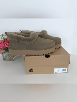 UGG Nita Platform thumbnail 2