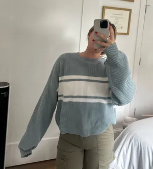 Hollister Sweater thumbnail 1