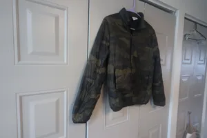 PINK Victoria's Secret camo camoflage puffer sweater jacket in army green size small. thumbnail 3