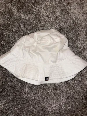 New Balance White Embroidered Logo Bucket Hat thumbnail 5