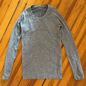 Lululemon Swiftly Tech Long Sleeve Crew 2.0 in Slate/White Size 4 thumbnail 3