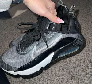 Air Max 2090 Shoes Women’s 8.5 thumbnail 1