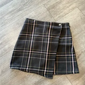 LAST PRICE🍒🤍 NO BOUNDARIES flannel faux wrap skirt 💐 thumbnail 16