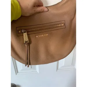 Michael Kors Rhea zip Shoulder Bag 100% leather in Suntan beige tan hobo thumbnail 3