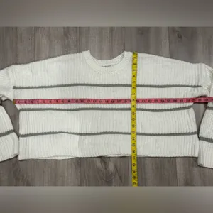 moon & madison Cream and Olive Striped Cropped Oversized Sweater Size L thumbnail 4