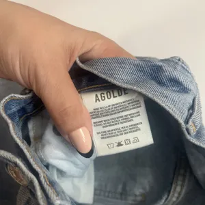 Agolde Women's 90's Mid Rise Distressed Jeans Light Blue Button Fly Size 24 thumbnail 9