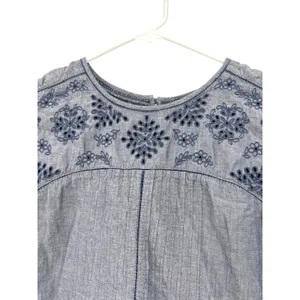 Abercrombie & Fitch M sleeveless chambray eyelet denim top embroidery blouse thumbnail 2