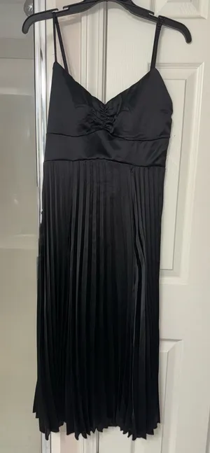 Black dress thumbnail 1