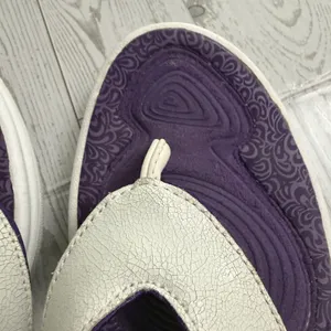 Reebok Easytone Women's Sz 5 Flip Flops White Purple Sandals Shoes Exercise‎ Gym thumbnail 12