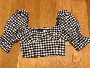 H&M Black & White Gingham Puff-Sleeve Cropped Top thumbnail 1
