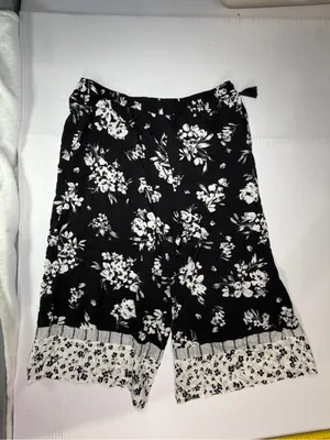 Simply Vera Vera Wang Black and White Floral Wide-Leg Bermudas thumbnail 7