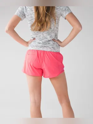 Lululemon Hotty Hot Short Flash Light 2.5” Size 10 thumbnail 4