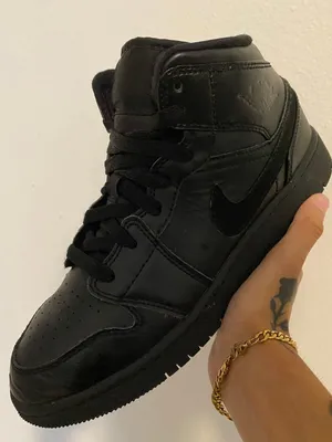Jordan Air  1 Mid GS ‘Deep Black’ thumbnail 1