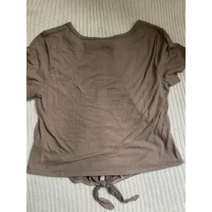 Elite Collection Brown Ribbed Knit Short Sleeve Round Neck Button Tie Hem Top L thumbnail 3
