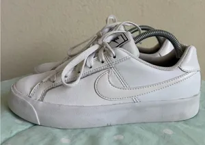Nike Court Royale AC AO2810-102 White Sneakers Womens size 5.5 thumbnail 1