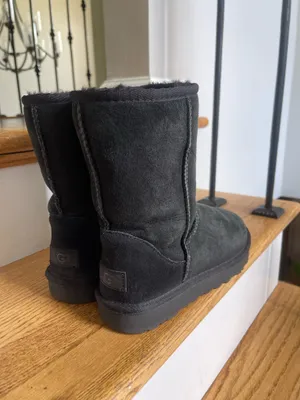 UGG Women’s Classic Short Boots Black thumbnail 3