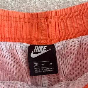 Women’s Nike Mesh Lined Woven Shorts Neon Orange Loose Fit DA6166-858 - Size Medium thumbnail 5