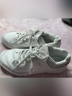 On Running woman’s White Low-Top Leather Sneakers with Gold Logo 163 thumbnail 5