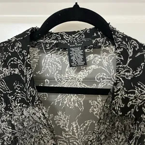 ECI New York Silk Black and White Sheer Floral Blouse Size L Vintage thumbnail 2